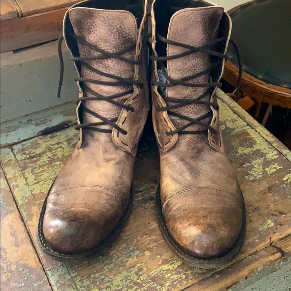 Barney’s NY lace-up Boots